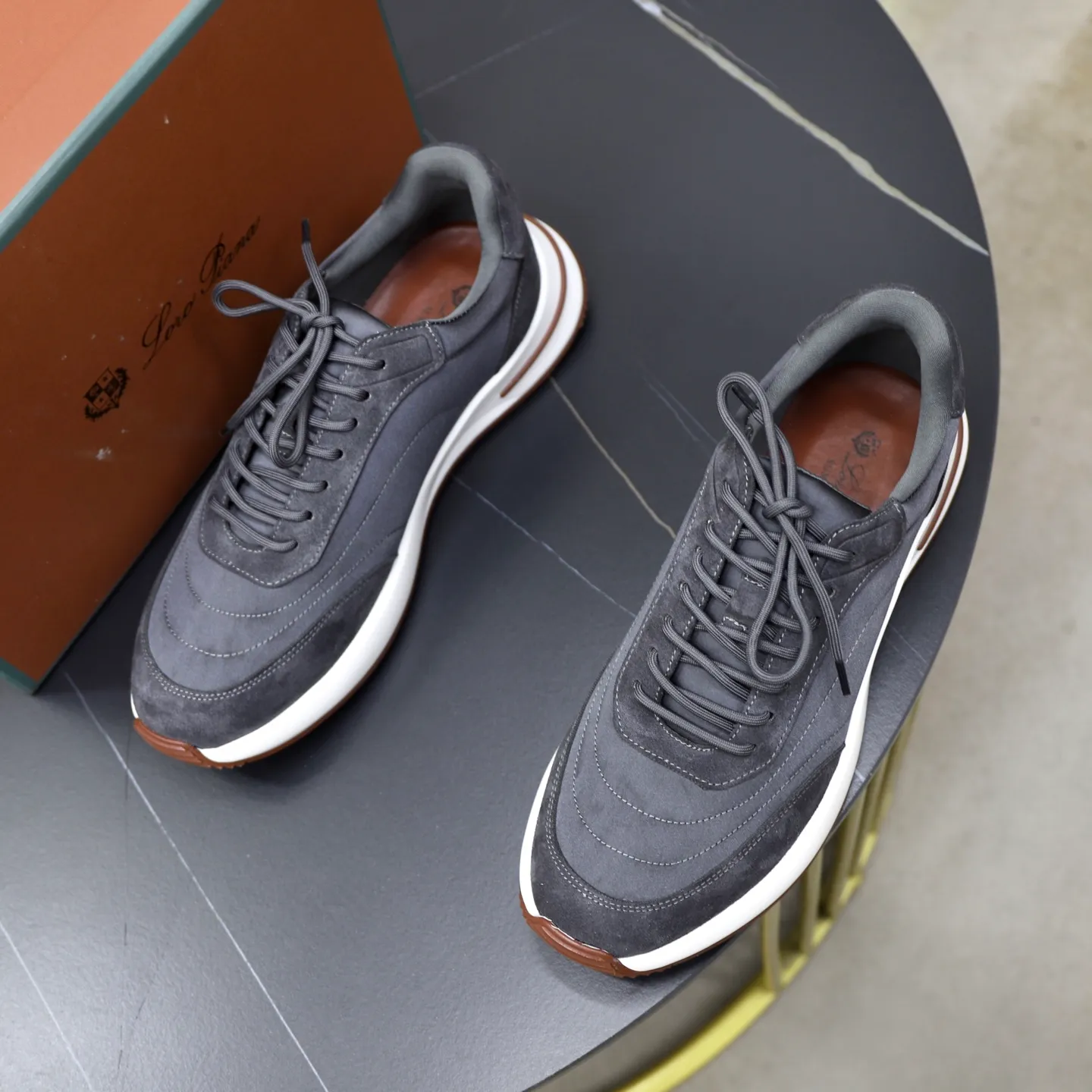 Ex-factory price: 462💰Loropiana LP men's shoes ♞size; 38-44 "45. Customized" original leather splicing. It is really easy to wear, lazy, relaxed, casual, perfect comfort, and there are many color choices, and they all look good with clothes. Is it true that Loropiana can bring social value? “Loropiana is the best thing money can buy”